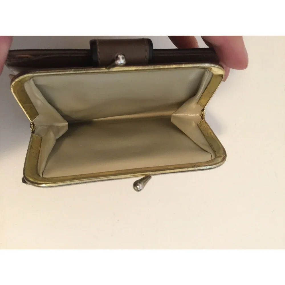 Vintage 80's Leather Wallet Taupe Brown Kiss Clasp‎ small Billfold Style